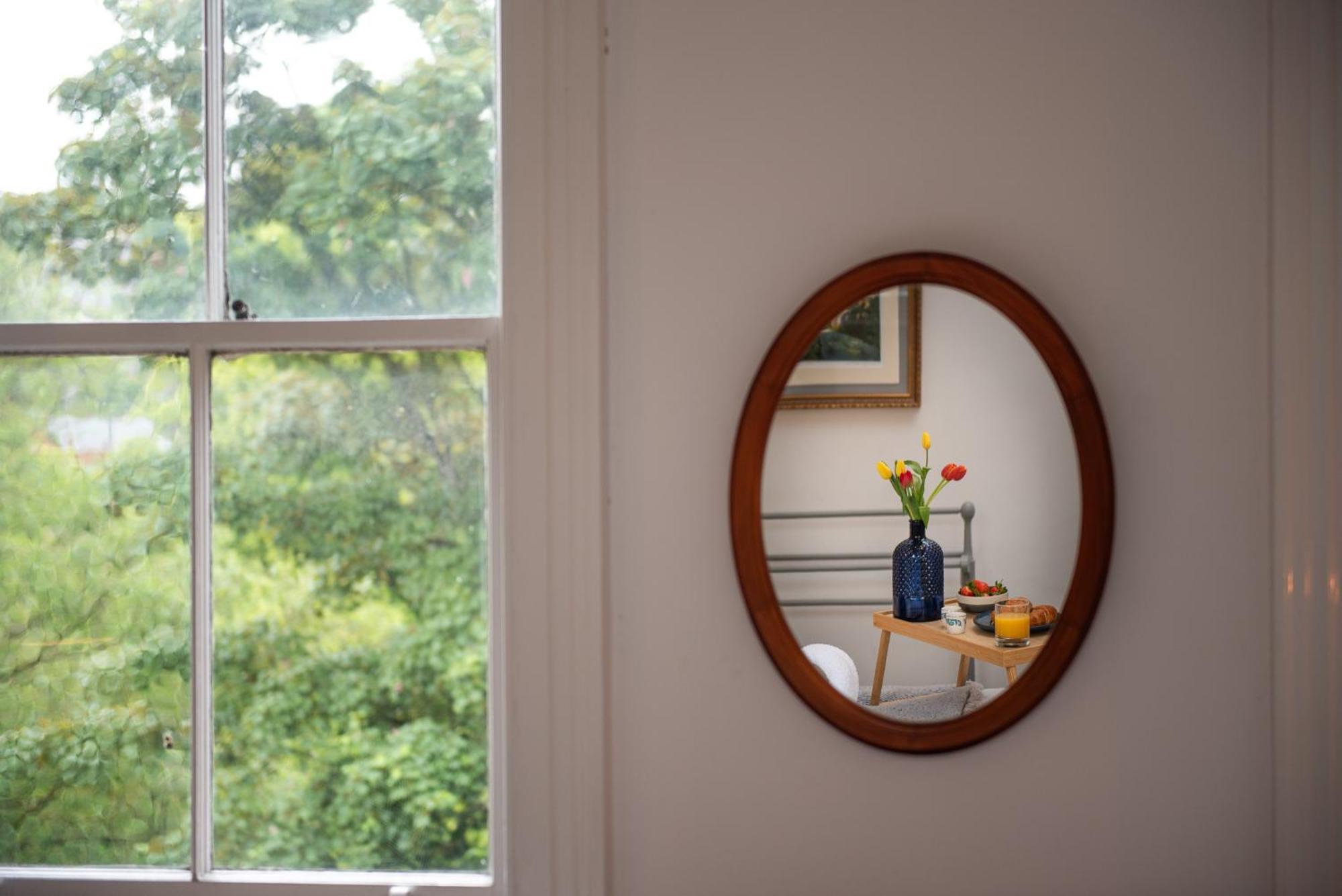 Spacious Retreat With River Views Near Peak District Matlock  Esterno foto