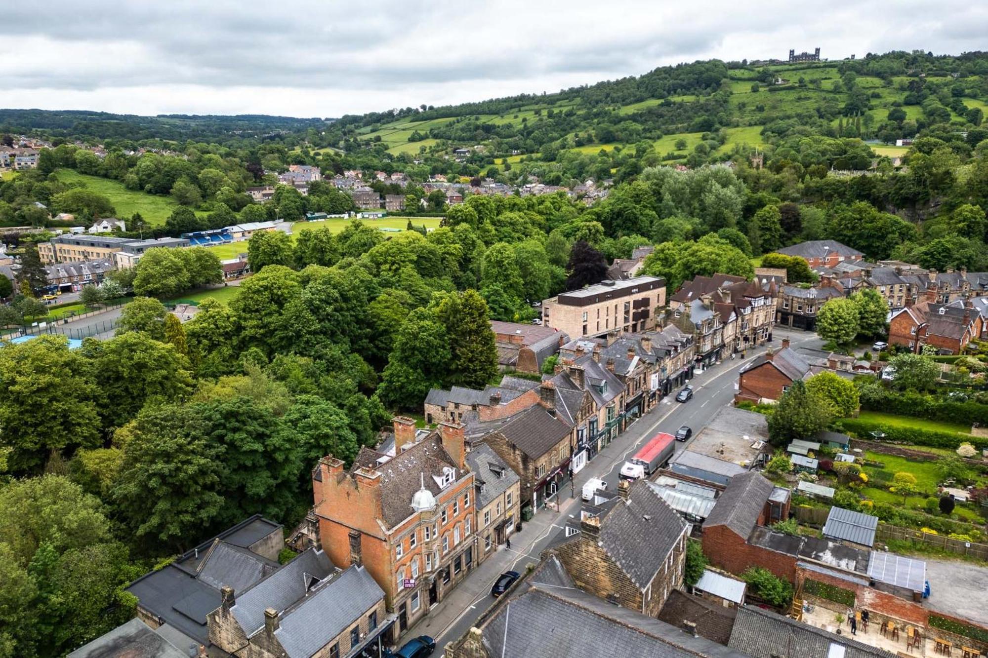 Spacious Retreat With River Views Near Peak District Matlock  Esterno foto