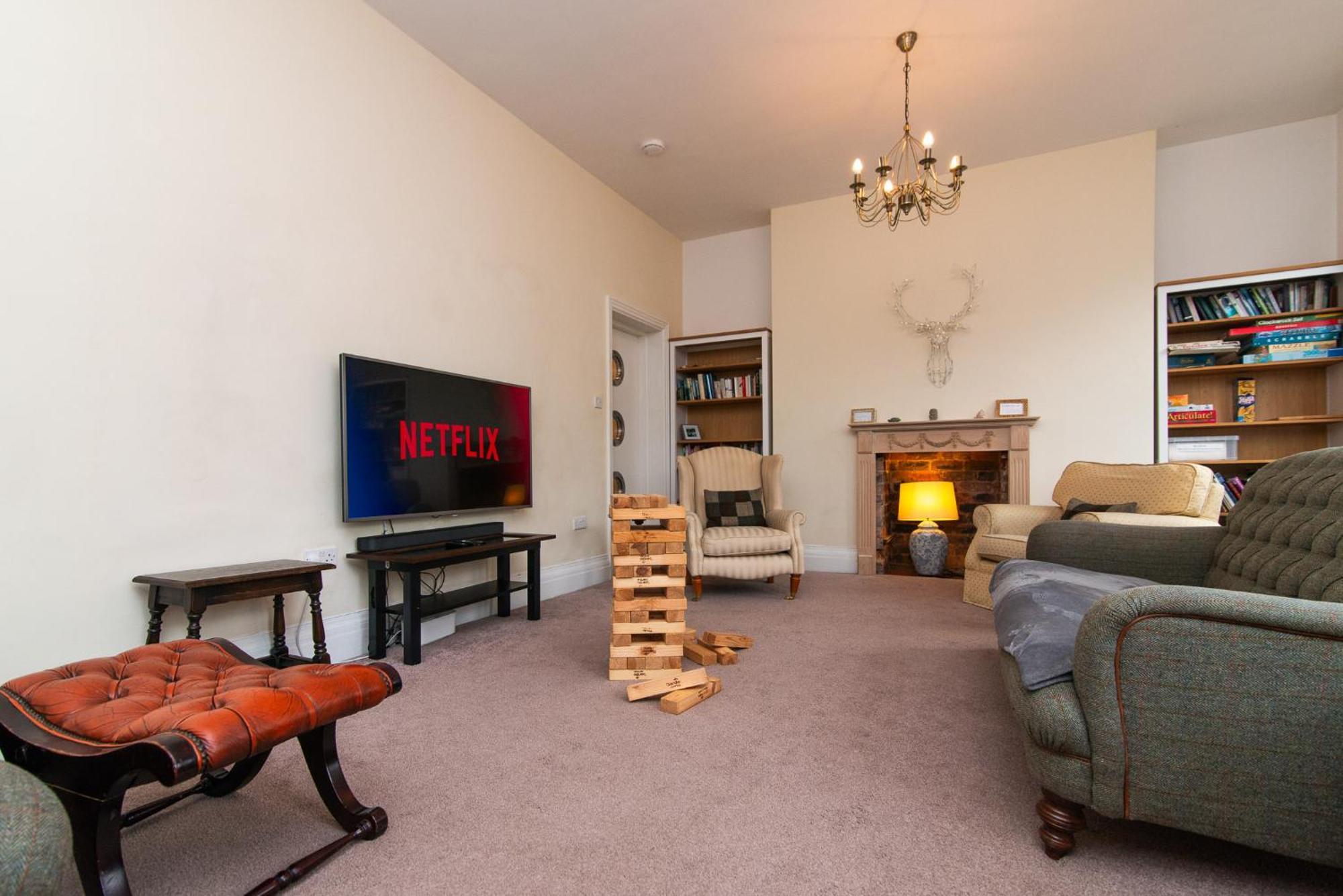 Spacious Retreat With River Views Near Peak District Matlock  Esterno foto