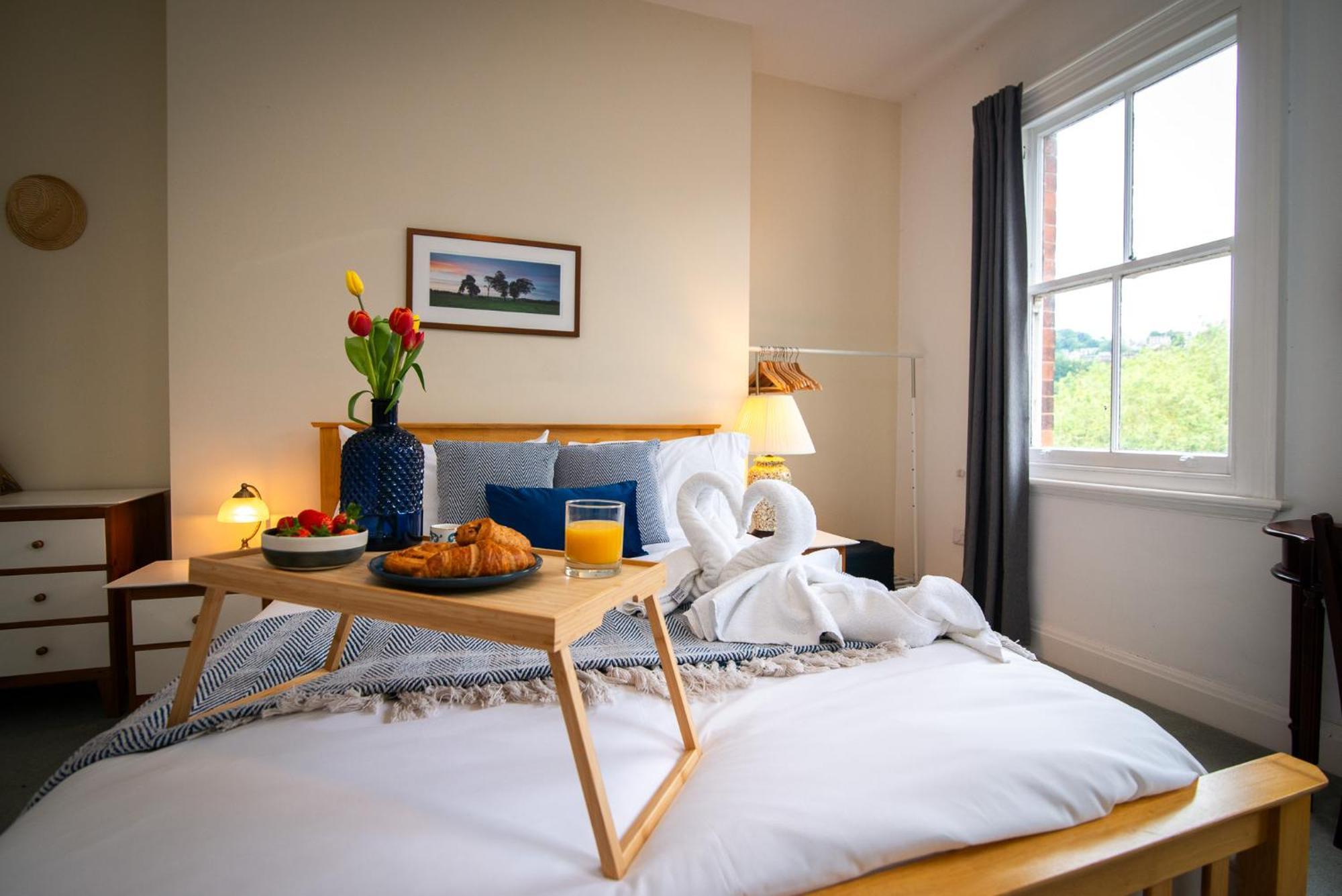 Spacious Retreat With River Views Near Peak District Matlock  Esterno foto