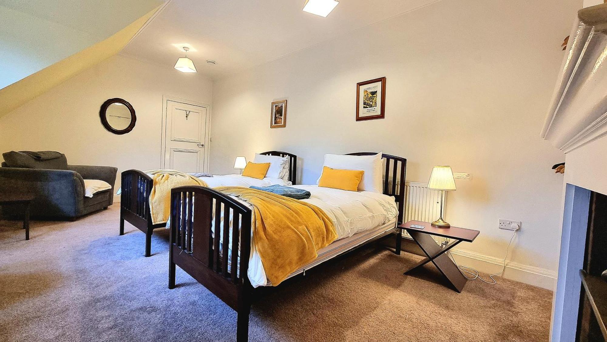 Spacious Retreat With River Views Near Peak District Matlock  Esterno foto